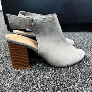 Grey, faux leather suede block heel size 7.5
